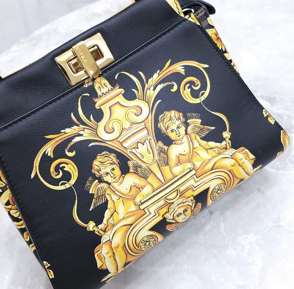 [럭스유] 펜디 X 베르사체 FF 펜다체 피카부 토트 숄더백 8BN321