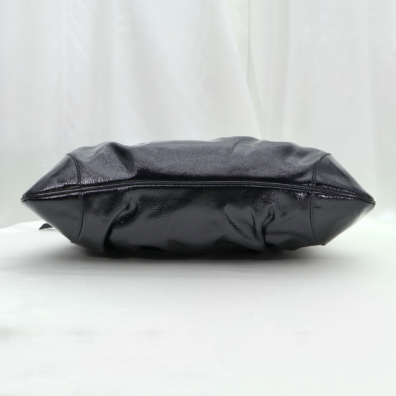 Ferragamo(페라가모) 21 6317 블랙 샤이니 레더 은장 간치니 장식 숄더백