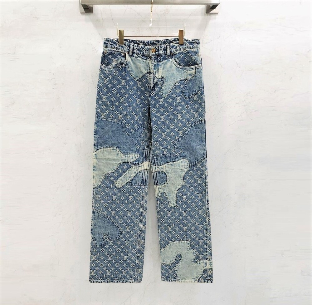 [럭스유] 30 / 루이비통 X 니고 모노그램 패치워크 데님 팬츠 1A9GGL