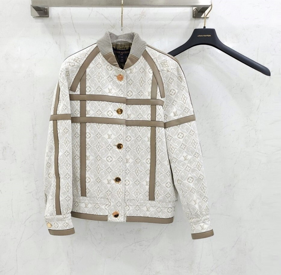 [럭스유] 36 / 루이비통 LV 모노그램 1854 레더 바시티 봄버 자켓 1A9MIO