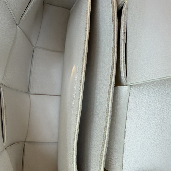 보테가베네타 미니 레더 카세트백 화이트 651053