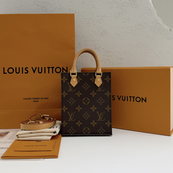 루이비통 쁘띠 삭 플라 토트백 23년 내장칩 M81295