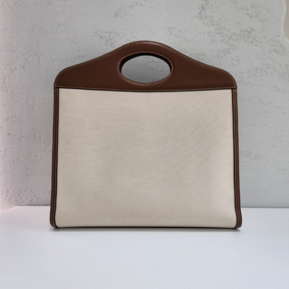 버버리 투톤 포켓 라지 토트백 8031745