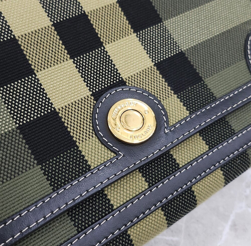 [럭스유] 버버리 그린 체크 노트 크로스백 8043107