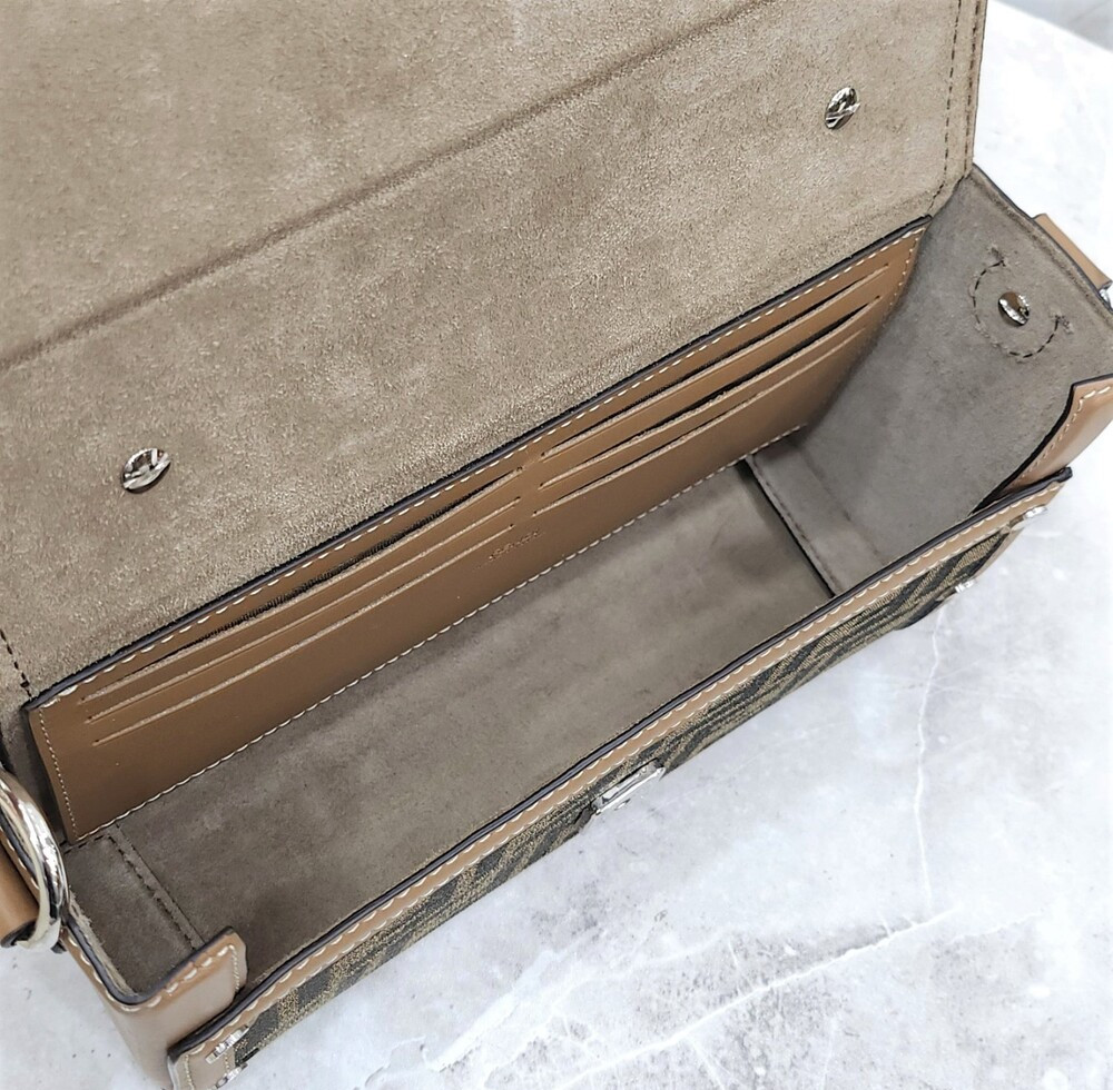 [럭스유] 펜디 FF 바게트 소프트 트렁크백 7VA565