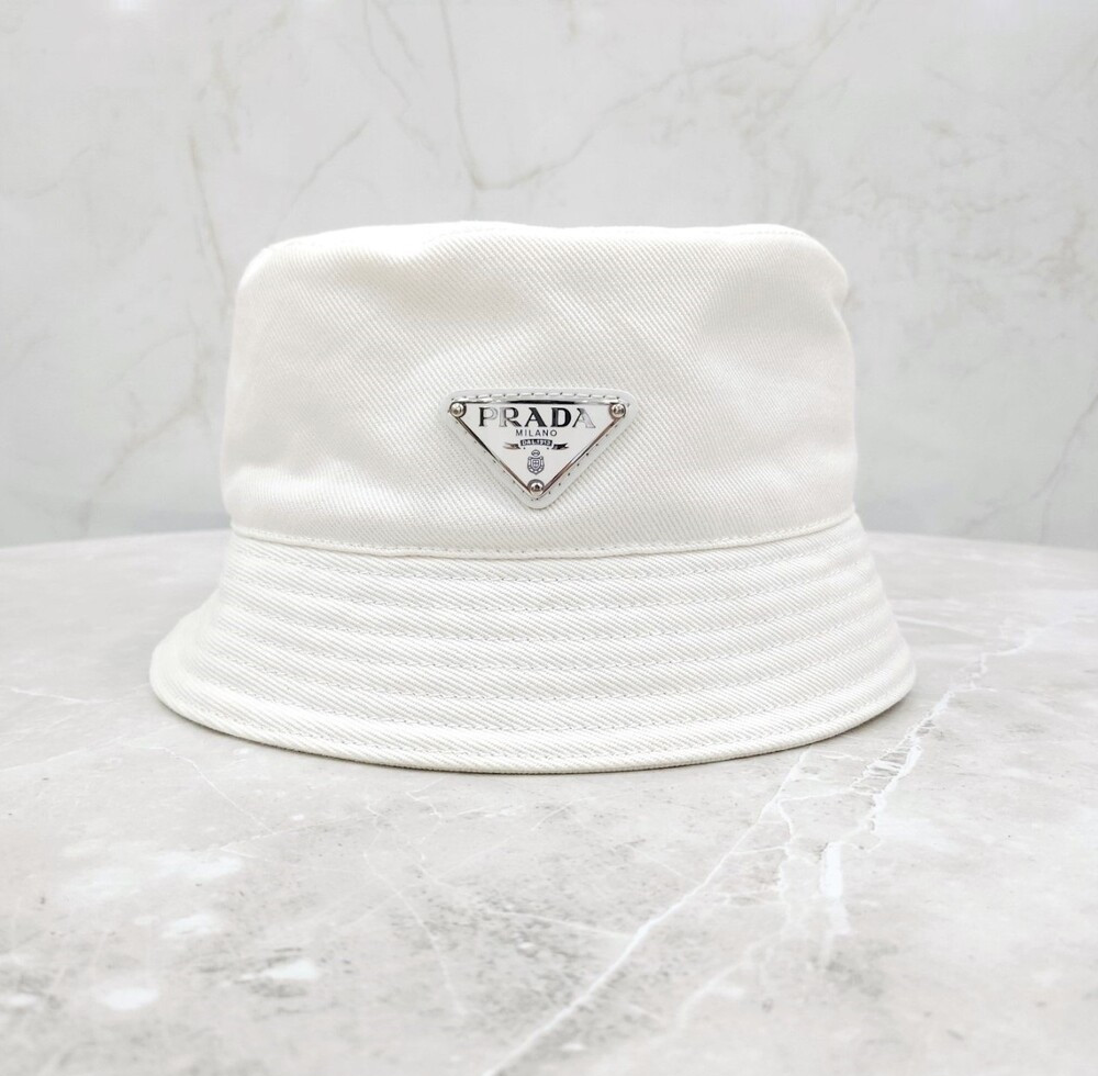 [럭스유] 프라다 화이트 삼각로고 리나일론 버킷햇 L  2HC137