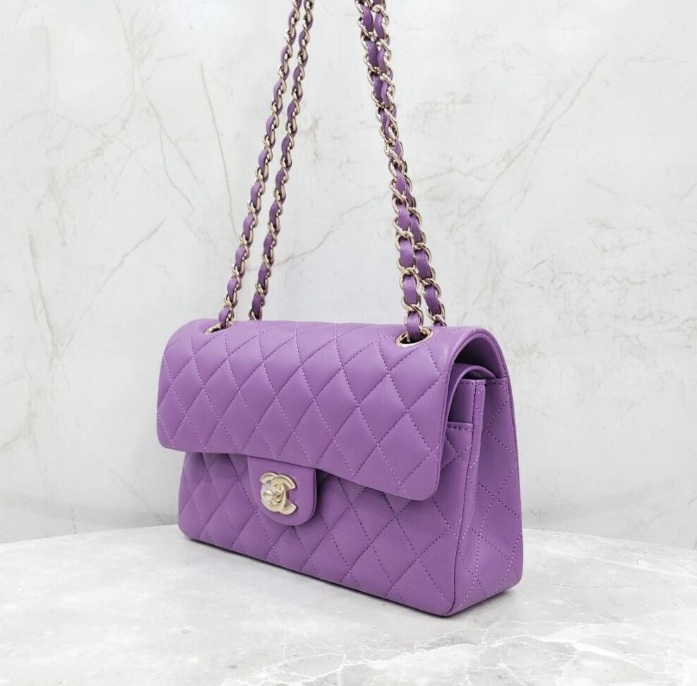 [럭스유] (새상품) 샤넬 클래식 스몰 플랩백 퍼플 샴페인골드 A01113