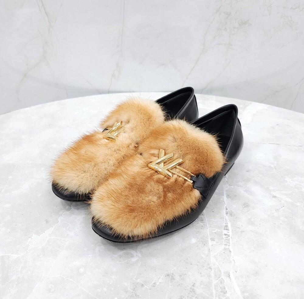 [럭스유] 36.5 / 루이비통 LV 메탈로고 밍크 어퍼케이스 로퍼