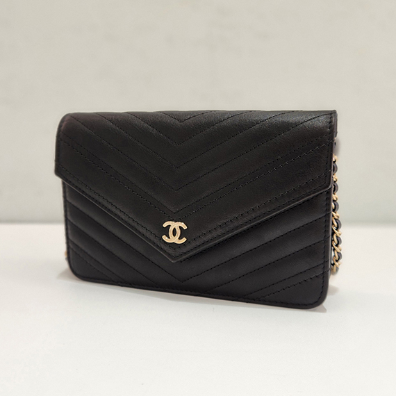 샤넬 쉐브론 WOC 미니 크로스백 26번대 A84350