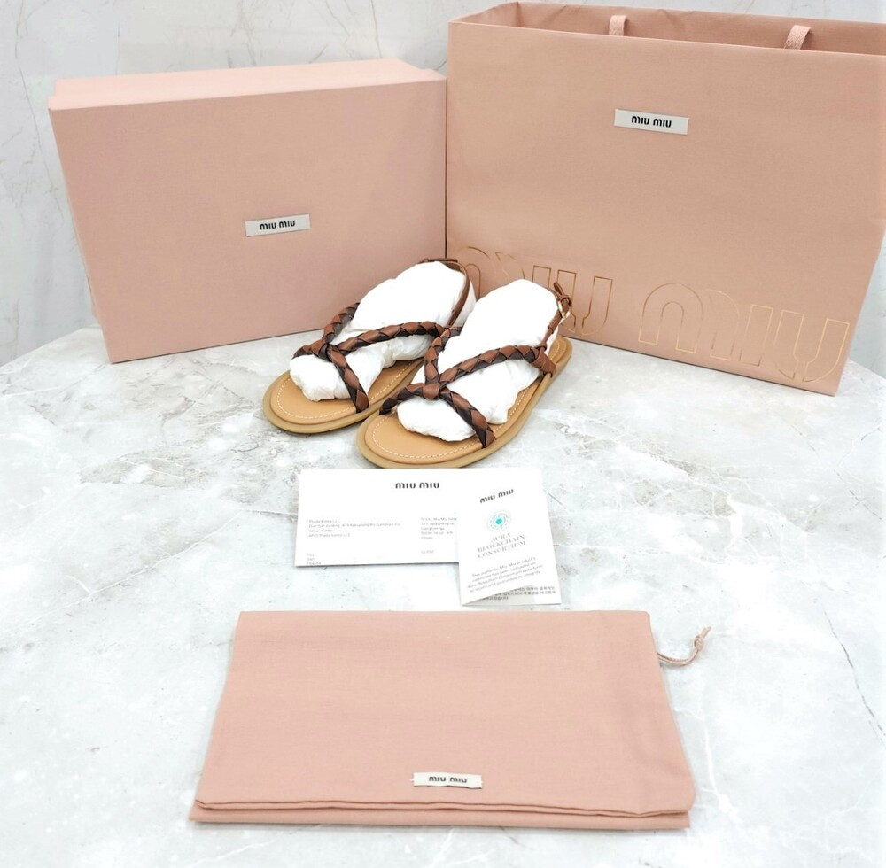 [럭스유] (새상품) 35 / 미우미우 브레이디드 레더 스트랩 샌들 꼬냑 5X409E
