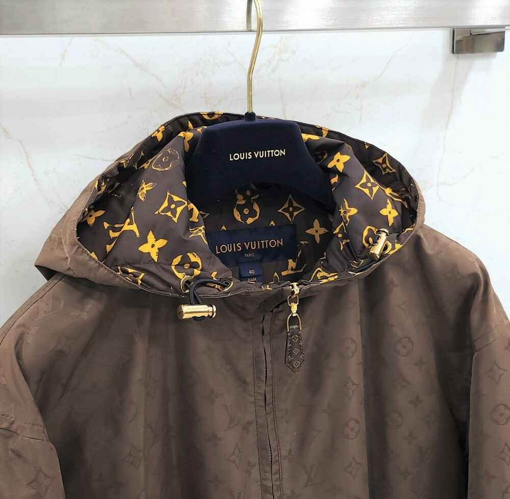 [럭스유] 40 / 루이비통 X LV 모노그램 윈드 브레이커 자켓 1A83RM