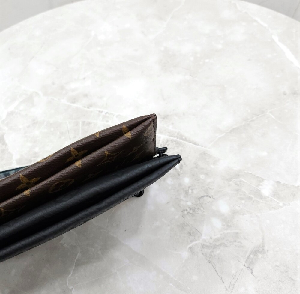 [럭스유] 루이비통 한정판 블랙 토뤼옹 버질아블로 인더루프 크로스백 M59681