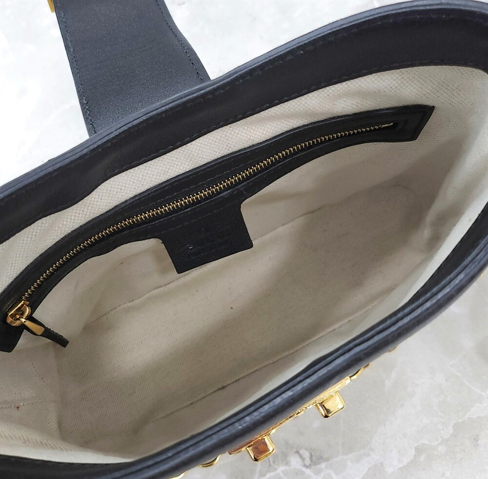 [럭스유] 구찌 GG 엠보스 스몰 레더 버킷 숄더백 675788