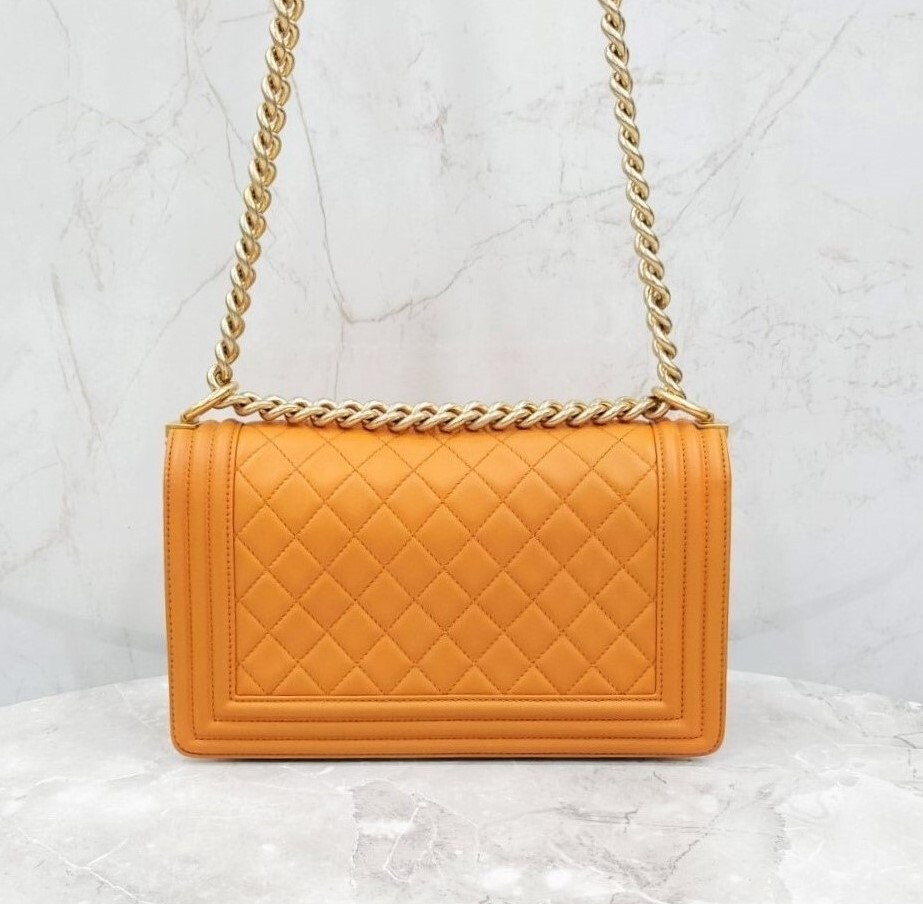 [럭스유] 샤넬 보이백 플랩백 미듐 램스킨 금장 23번대 A67086