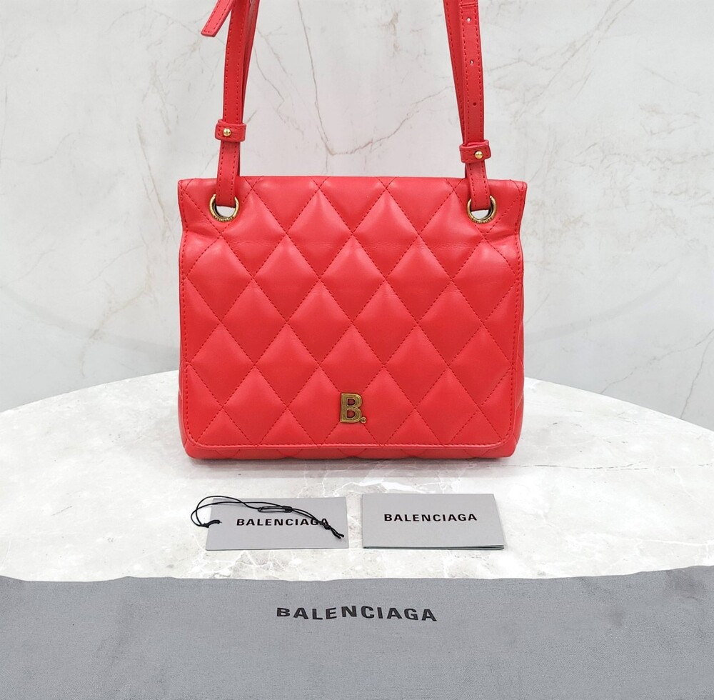 [럭스유] 발렌시아가 B 퀄팅 미디움 레더 숄더백