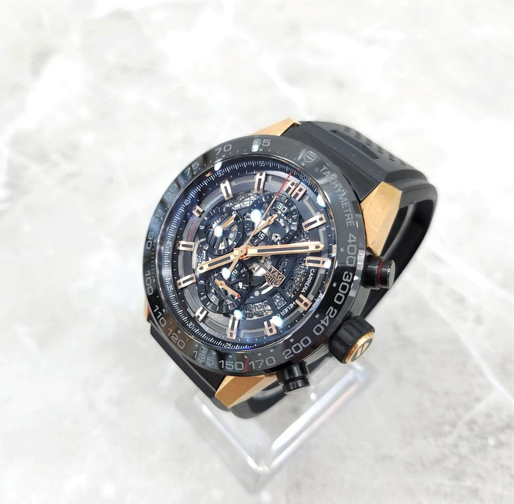 [럭스유] 태그호이어 까레라 호이어 01 스켈레톤 시계 45mm 티타늄 골드