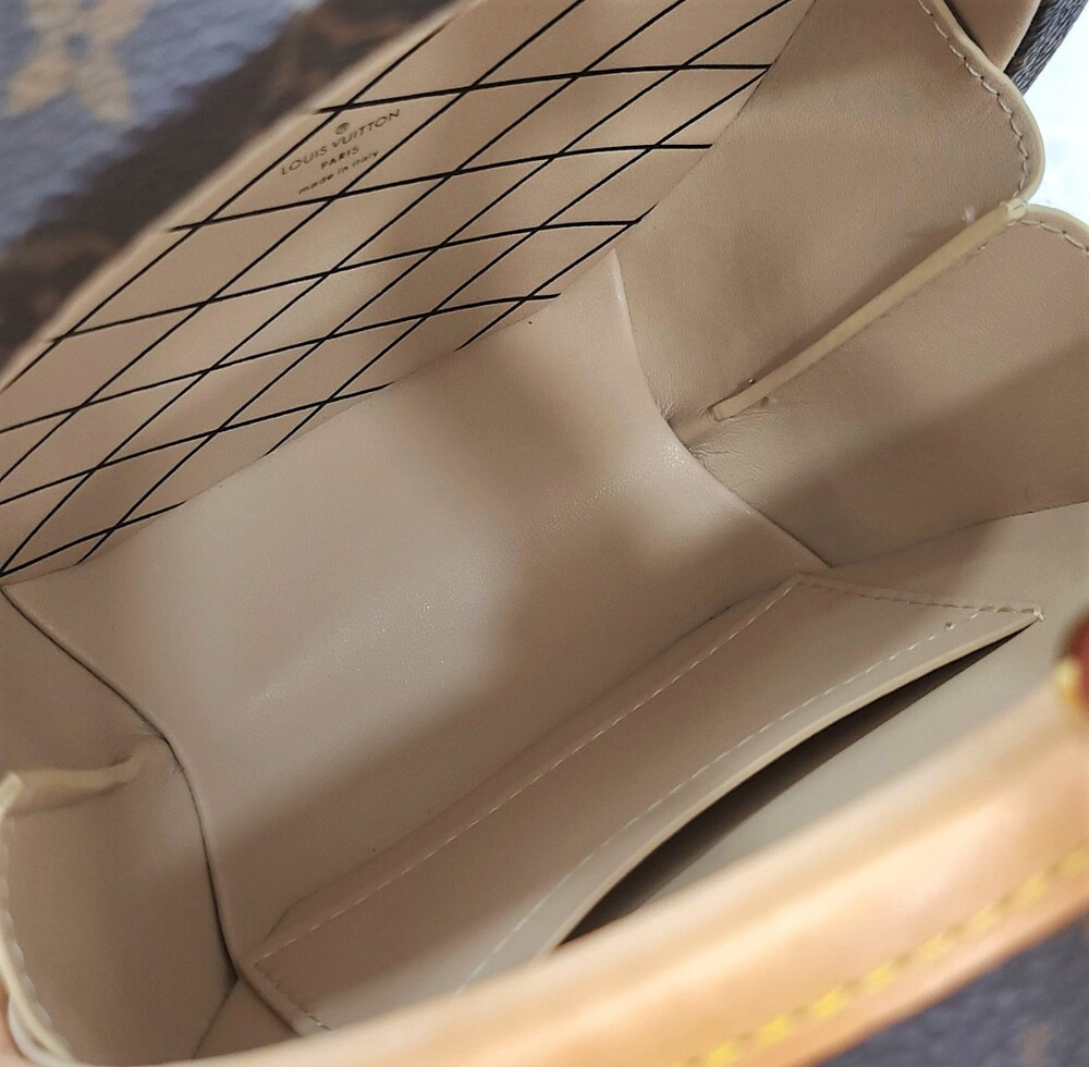 [럭스유] 루이비통 쁘띠뜨 부아뜨 샤포 크로스백 M43514