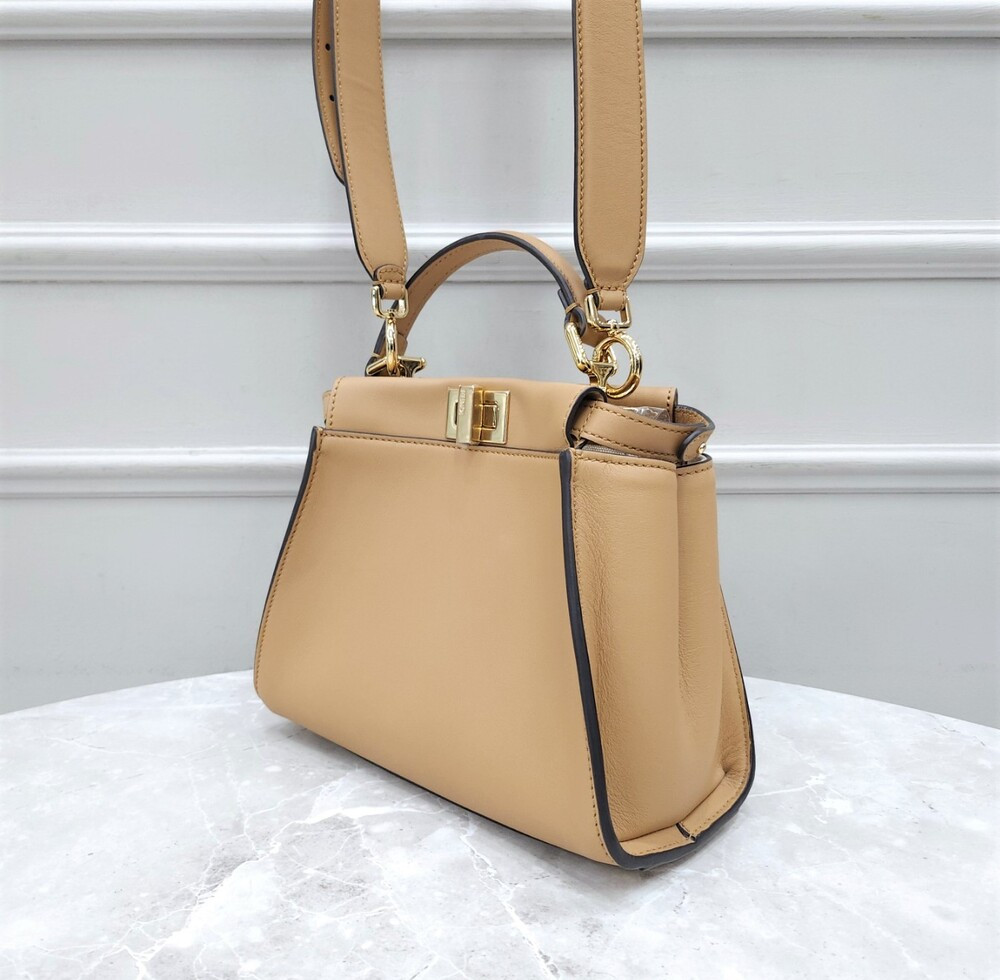 [럭스유] 펜디 미니 피카부 레더 백