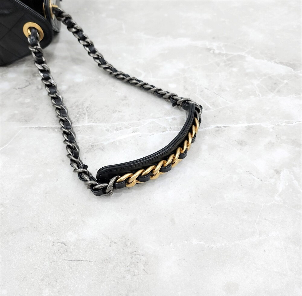 [럭스유] (새상품) 샤넬 25 호보백 미듐 블랙 금장 AS5311