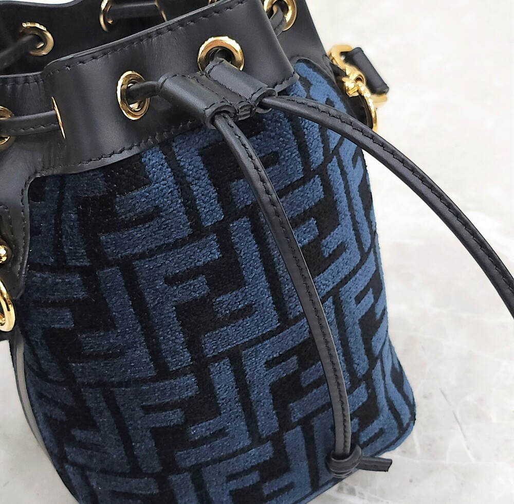 [럭스유] 펜디 FF 몬트레조 레더 버킷 미니백 8BS010