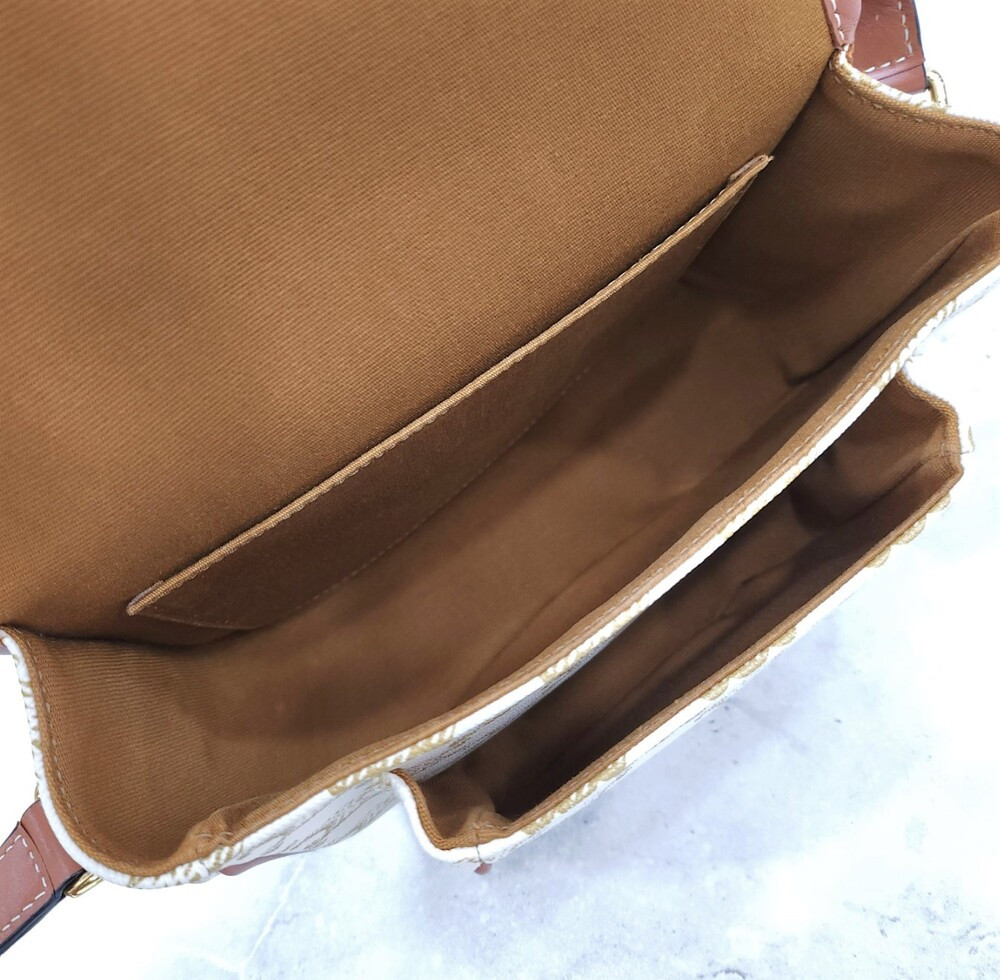 [럭스유] 셀린느 트리옹프 캔버스 미디엄 폴코백 191502BZJ.01BC