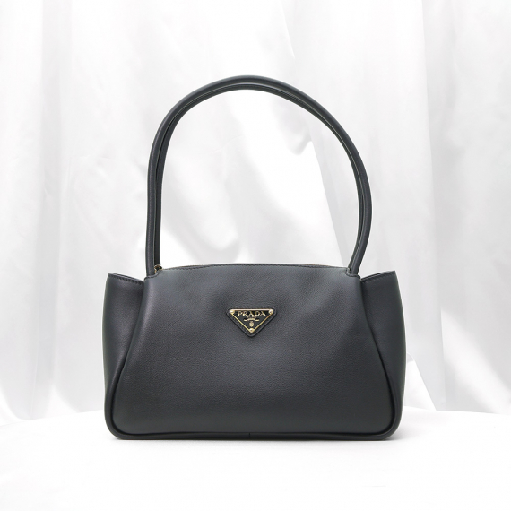 Prada(프라다) 1BA444 블랙 소프트 그레인 레더 트라이앵글 로고 달링 미디움 숄더백