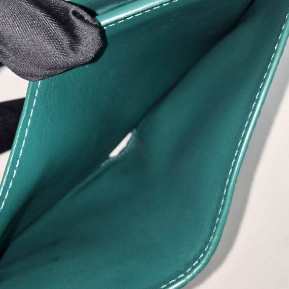 루이비통 카퓌신 타이니 지갑 25년 내장칩 M12407