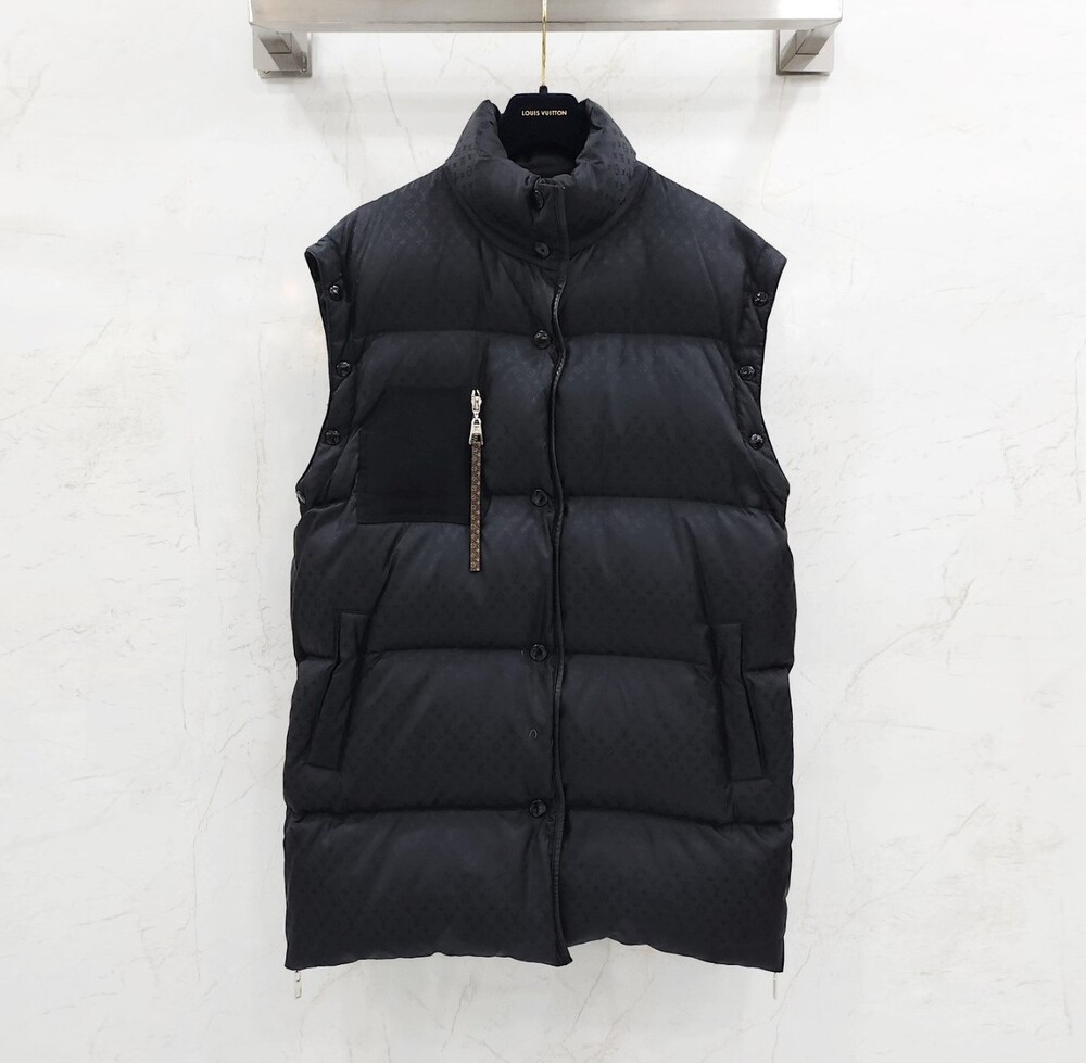 [럭스유] 34 / 루이비통 모노그램 스냅 슬리브 오버 구스 다운 패딩