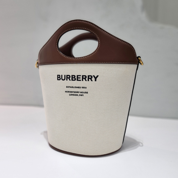 버버리 스몰 투톤 포켓 버킷 숄더백 80462421