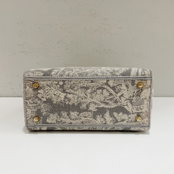 디올 디 라이트 레이디백 미디움 토트백 M0565ORGO