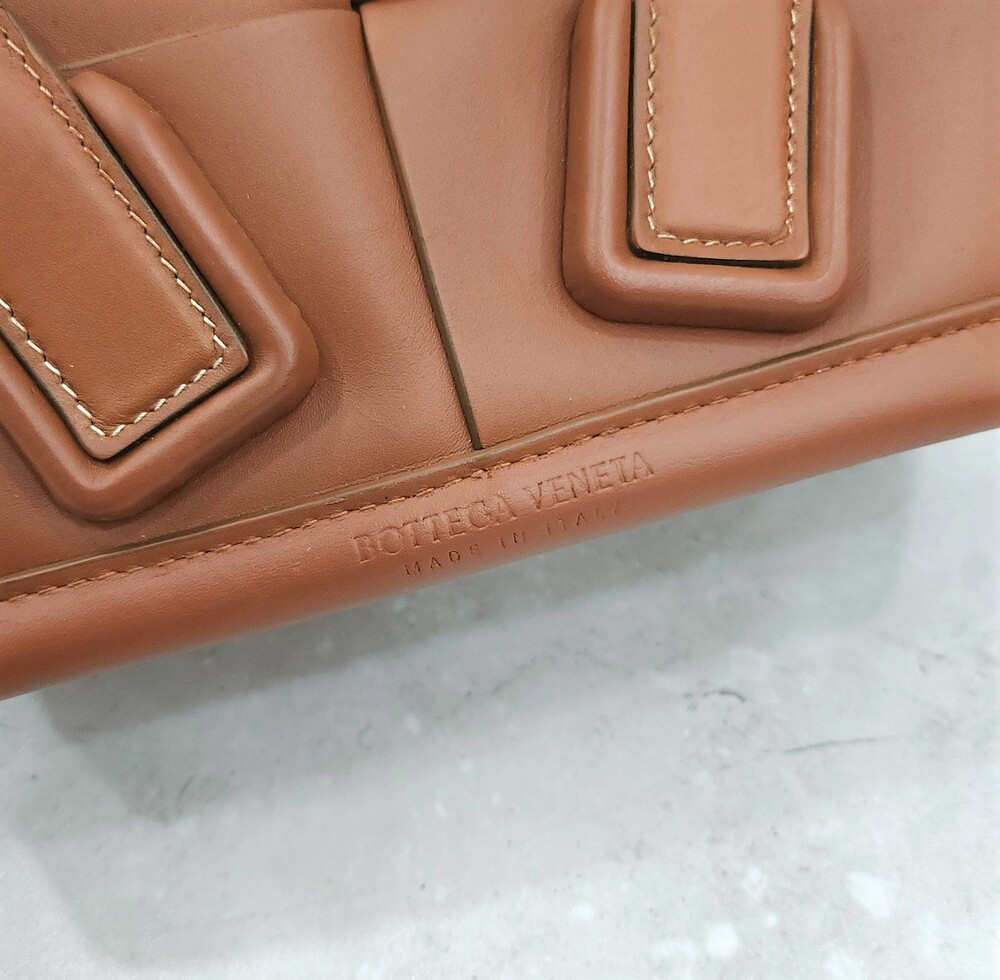 [럭스유] 보테가베네타 미니 아르코 레더 토트백 575943