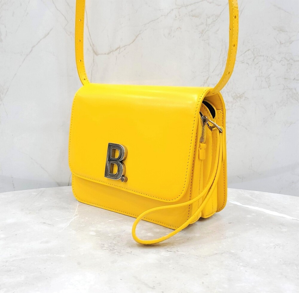 [럭스유] (새상품) 발렌시아가 옐로우 B 로고 스몰 숄더백