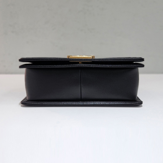 샤넬 캐비어 보이백 미듐 금장 숄더백 30번대 A67086