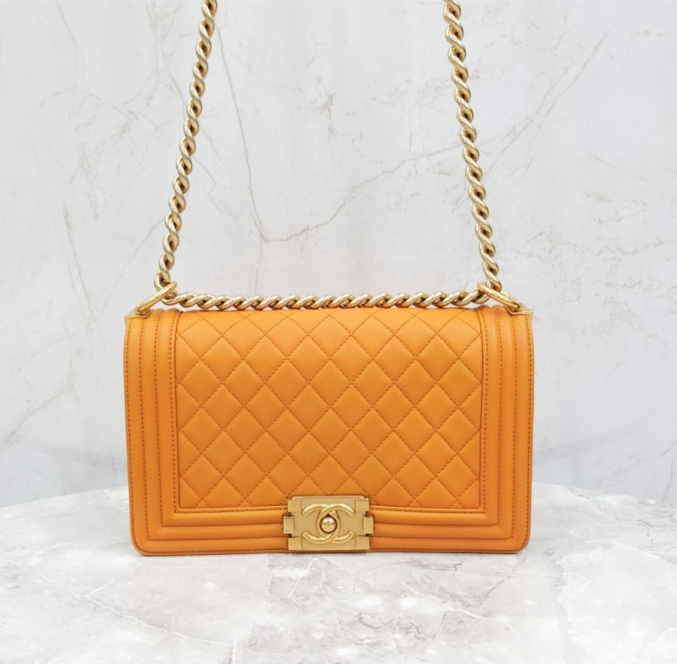 [럭스유] 샤넬 보이백 플랩백 미듐 램스킨 금장 23번대 A67086