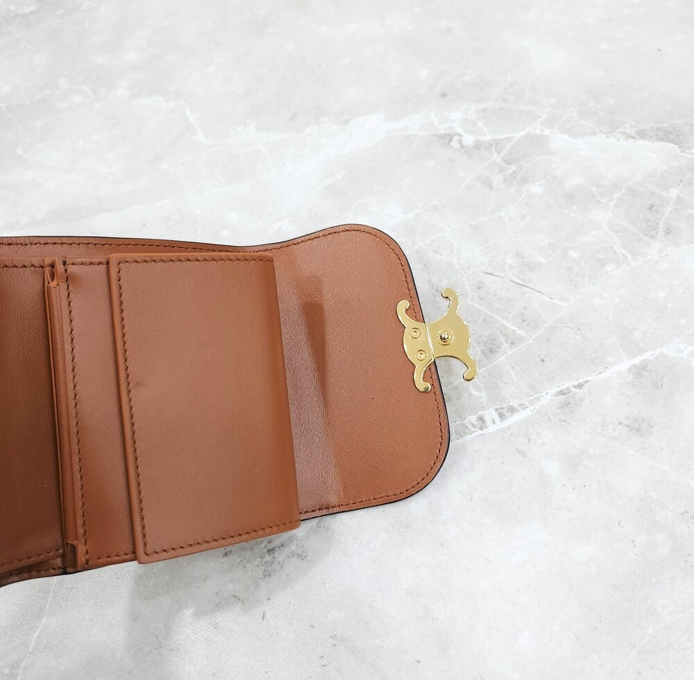 [럭스유] 셀린느 스몰 트리옹프 플랩 지갑 10D783BZG