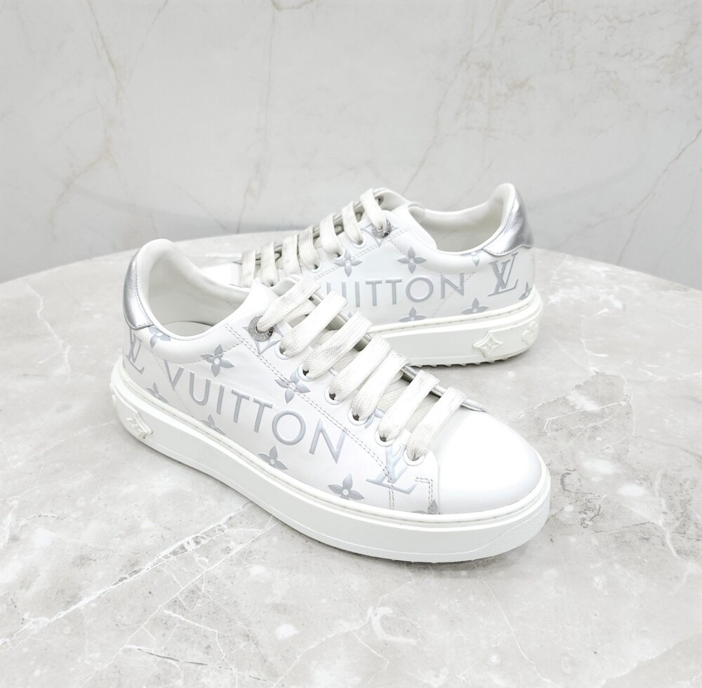 [럭스유] 35.5 / 루이비통 LV 실버 모노그램 타임아웃 스니커즈 1A8TAM