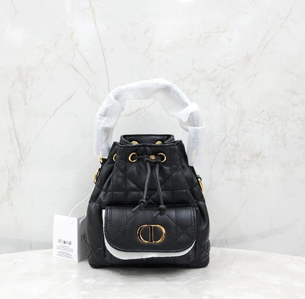 [럭스유] (새상품) 디올 카로 나노 버킷백 블랙 매크로 까나쥬 S5250UNOZ