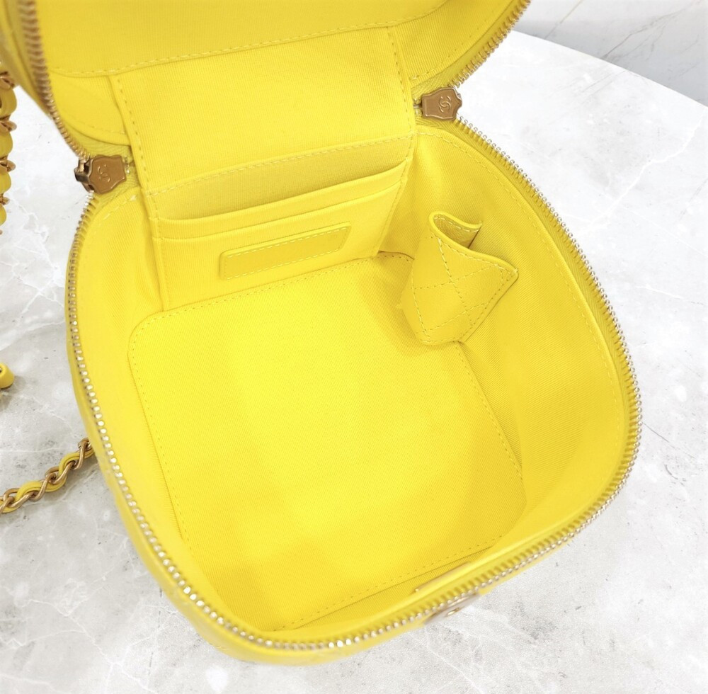 [럭스유] (새상품) 샤넬 한정판 리미티드 레몬 베니티백 신형내장칩