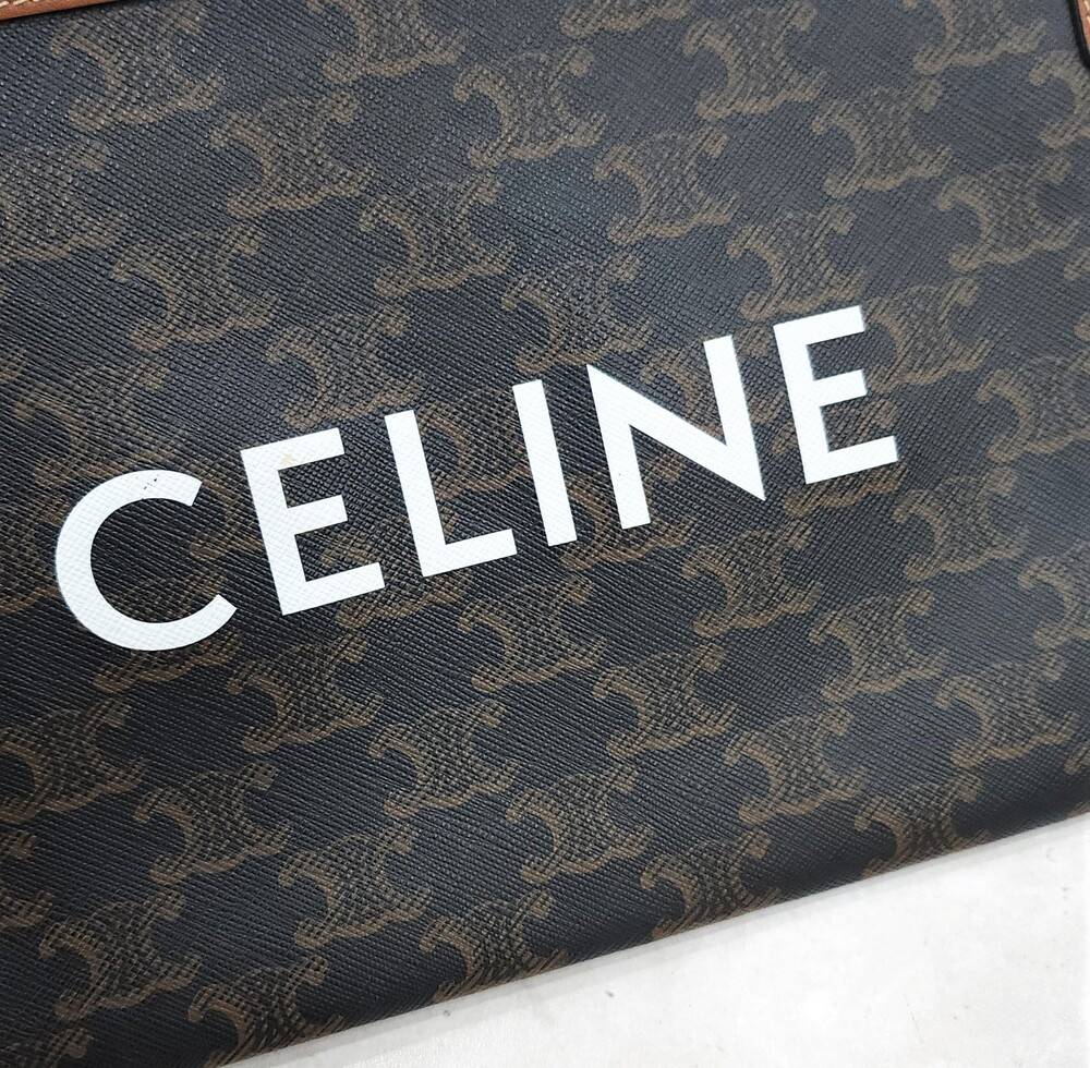 [럭스유] 셀린느 스몰 퀴르 트리옹프 스트랩 파우치 탄 10J502FES