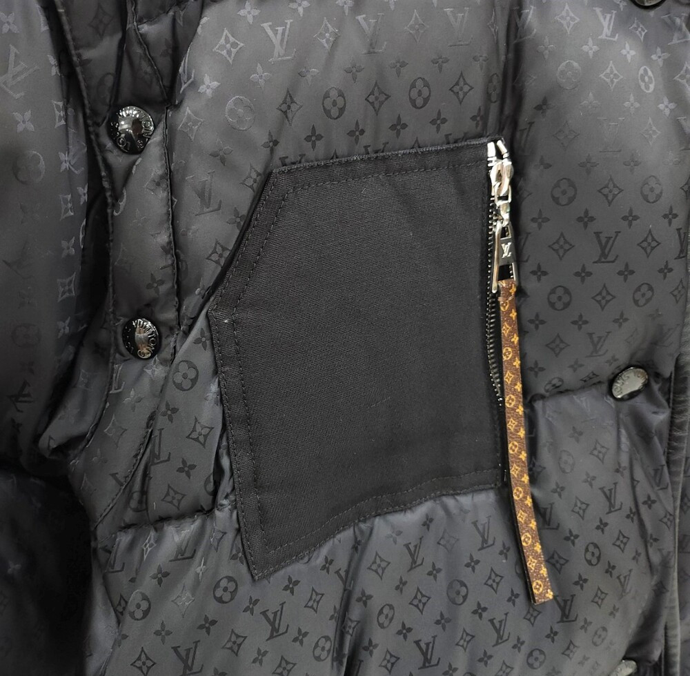 [럭스유] 34 / 루이비통 모노그램 스냅 슬리브 오버 구스 다운 패딩