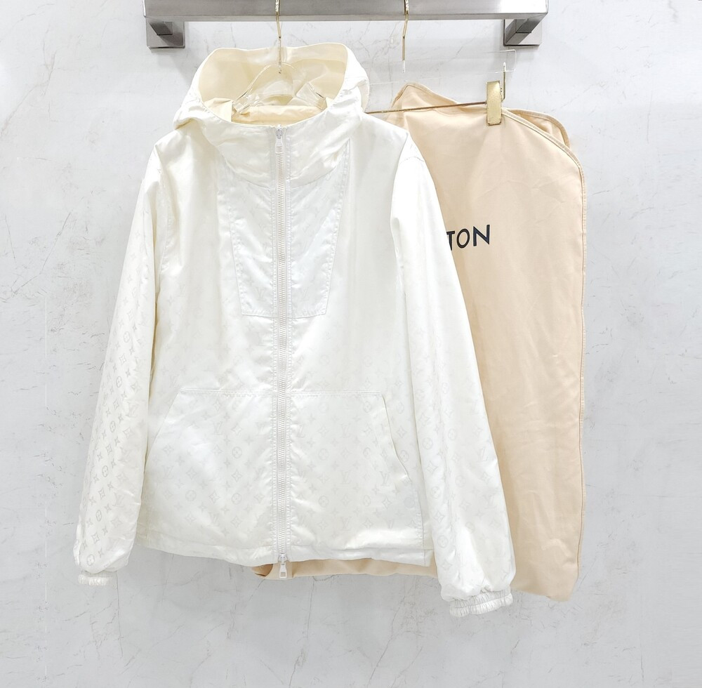 [럭스유] 46 / 루이비통 모노그램 리버서블 나일론 윈드 브레이커