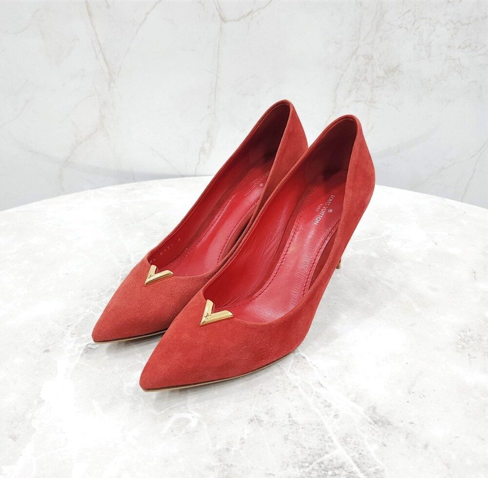 [럭스유] 37.5 / 루이비통 레드 V로고 스웨이드 하이힐