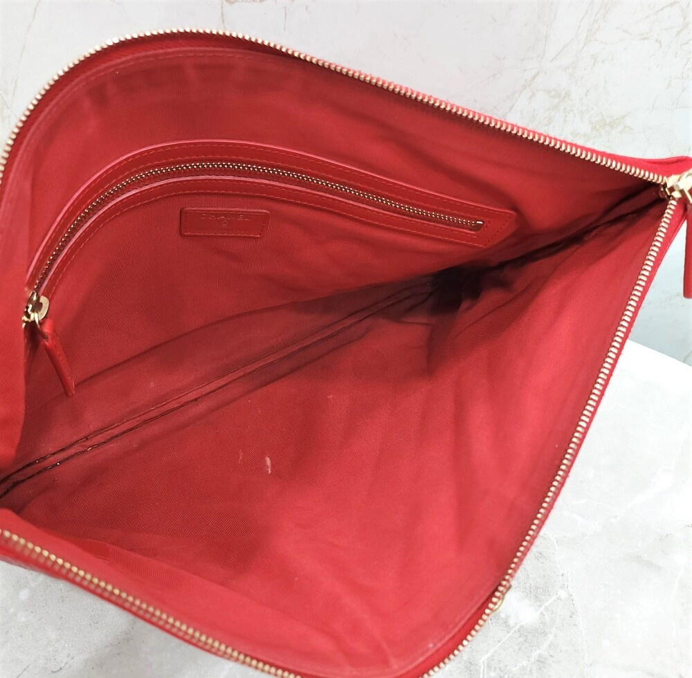 [럭스유] 샤넬 레드 보이 캐비어 뉴미듐 클러치백