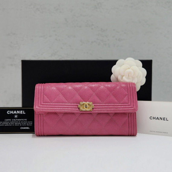 샤넬 보이 캐비어 금장 장지갑 27번대 A80286