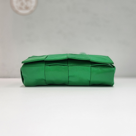 보테가베네타 카세트 레더 패러킷 크로스백 651053