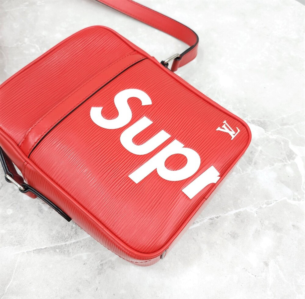 [럭스유] 루이비통 X 슈프림 한정판 레드 에피 다뉴브 크로스백