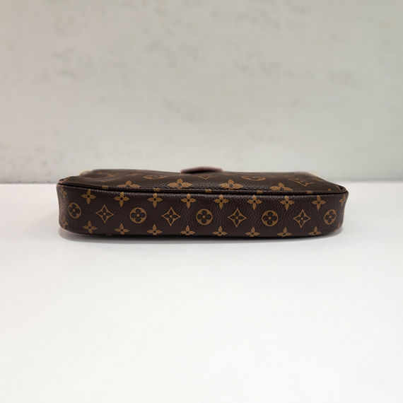 루이비통 멀티 포쉐트 악세수아 라이트 핑크 크로스백 내장칩 M44840