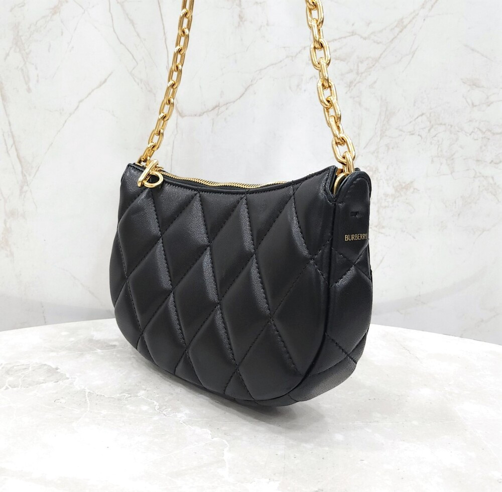 [럭스유] 버버리 로킹 홀스 퀄팅 파우치 체인백 81053281