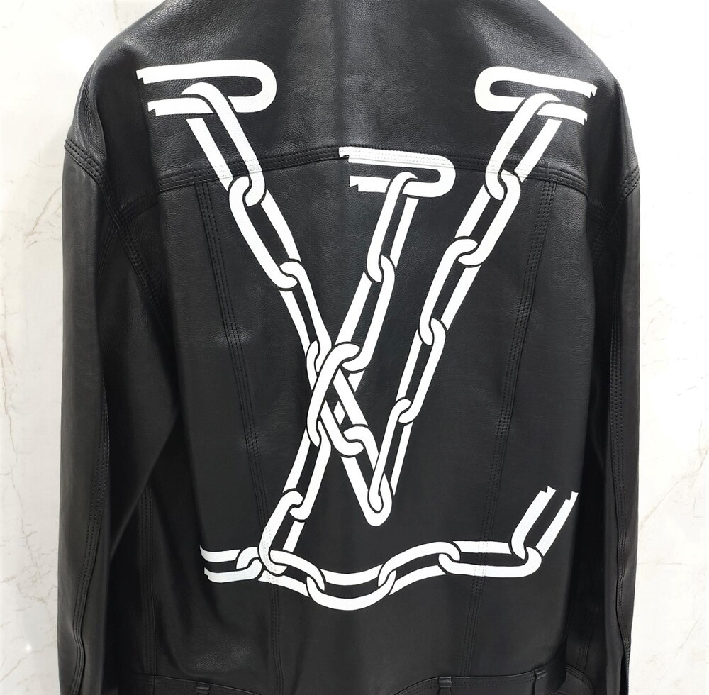 [럭스유] 46 / 루이비통 한정판 3D 포켓 체인 로고 레더 자켓 1A5ZUG