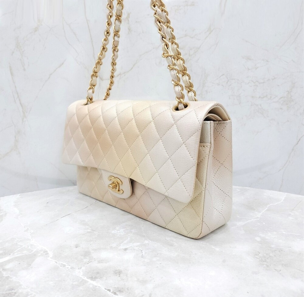 [럭스유] 샤넬 클래식 미디움 플랩백 신형내장칩